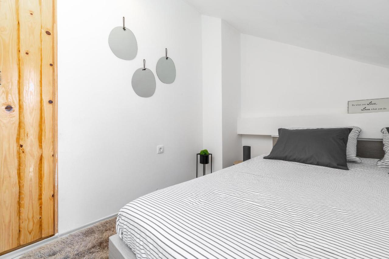 Apartment Toma Вела-Лука Екстер'єр фото